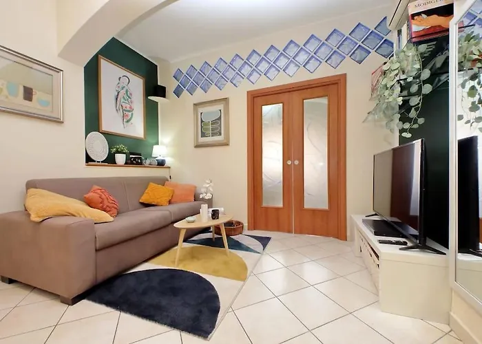 Relax With 2 Balconies - 2 Bedroom Flat, 3rd Floor With Lift, High Comfort, Quite, A Walk From Urban Train Station Gemelli And Metro A Stops Battistini & Cornelia Connecting To Center In 20 Minutes, 2 Steps From Bus Stop, Cycle Path, Groceries Appartement Rome