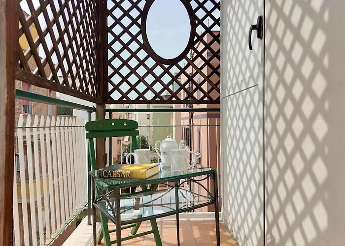 Relax With 2 Balconies - 2 Bedroom Flat, 3rd Floor With Lift, High Comfort, Quite, A Walk From Urban Train Station Gemelli And Metro A Stops Battistini & Cornelia Connecting To Center In 20 Minutes, 2 Steps From Bus Stop, Cycle Path, Groceries *
