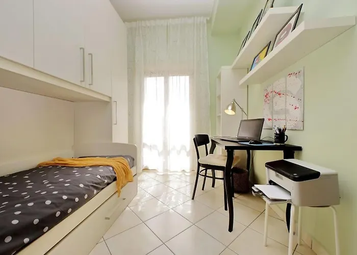Relax With 2 Balconies - 2 Bedroom Flat, 3rd Floor With Lift, High Comfort, Quite, A Walk From Urban Train Station Gemelli And Metro A Stops Battistini & Cornelia Connecting To Center In 20 Minutes, 2 Steps From Bus Stop, Cycle Path, Groceries *