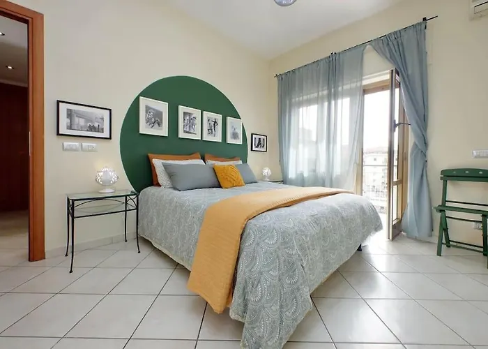 Appartement Relax With 2 Balconies - 2 Bedroom Flat, 3rd Floor With Lift, High Comfort, Quite, A Walk From Urban Train Station Gemelli And Metro A Stops Battistini & Cornelia Connecting To Center In 20 Minutes, 2 Steps From Bus Stop, Cycle Path, Groceries