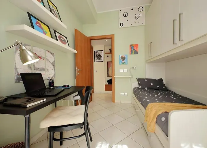 Relax With 2 Balconies - 2 Bedroom Flat, 3rd Floor With Lift, High Comfort, Quite, A Walk From Urban Train Station Gemelli And Metro A Stops Battistini & Cornelia Connecting To Center In 20 Minutes, 2 Steps From Bus Stop, Cycle Path, Groceries *