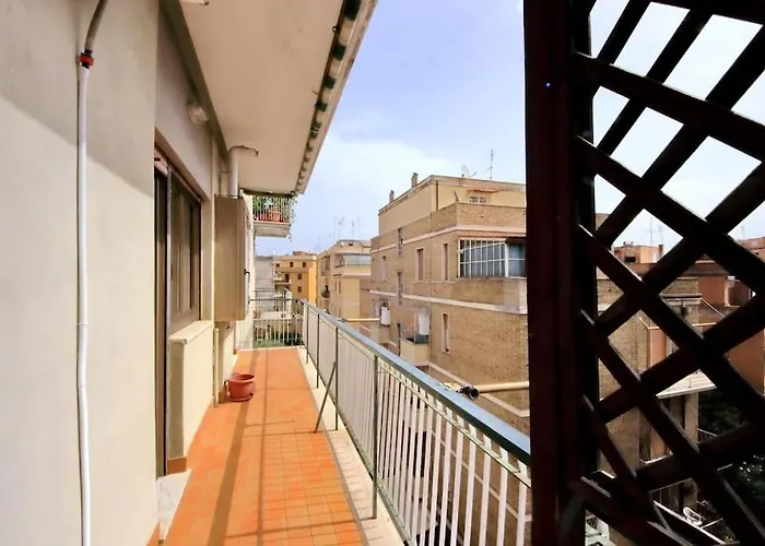 Relax With 2 Balconies - 2 Bedroom Flat, 3rd Floor With Lift, High Comfort, Quite, A Walk From Urban Train Station Gemelli And Metro A Stops Battistini & Cornelia Connecting To Center In 20 Minutes, 2 Steps From Bus Stop, Cycle Path, Groceries